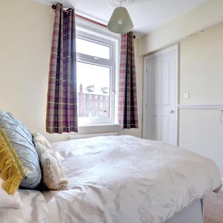 4 Bed In Oc-w125 * Whitby