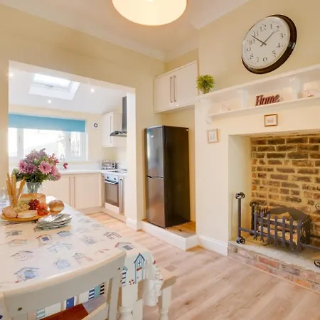 4 Bed In Oc-w125 Whitby