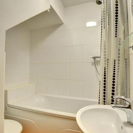 4 Bed In Oc-w125 * Whitby