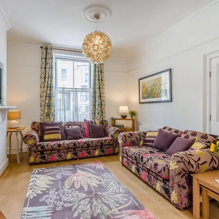 4 Bed In Oc-w125 Whitby