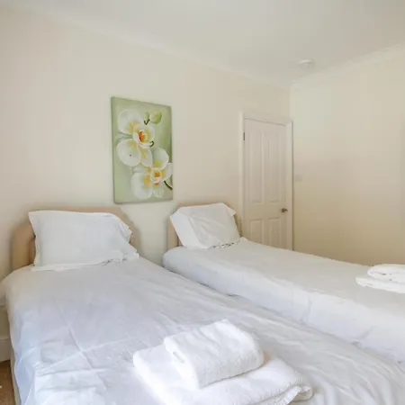 بيت للعطل 4 Bed In Oc-w125 ويتبي