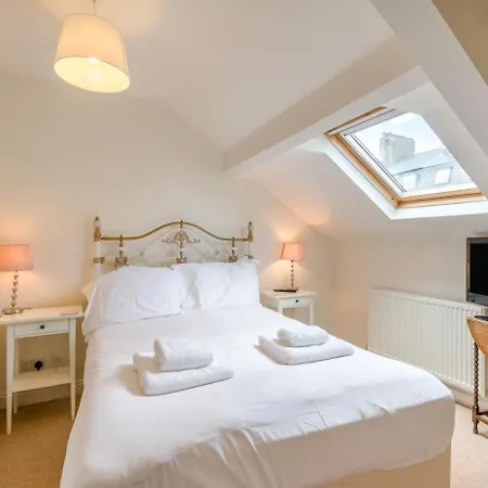 4 Bed In Oc-w125 Whitby