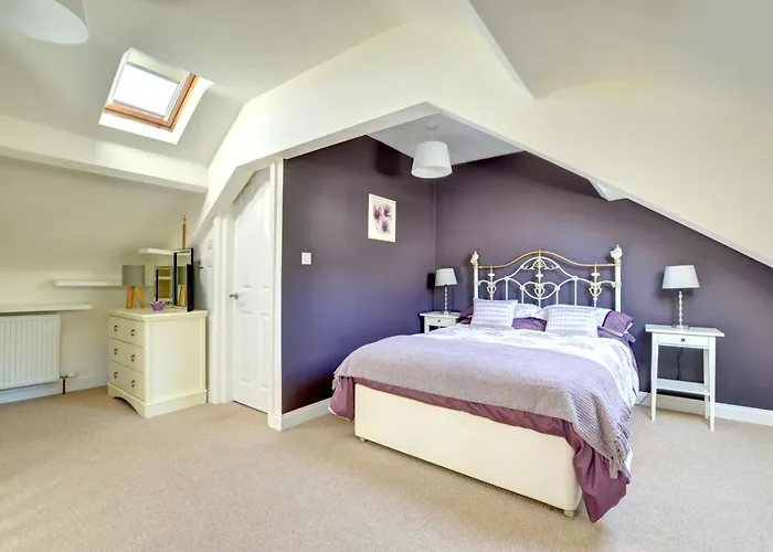 4 Bed In Oc-w125 Whitby