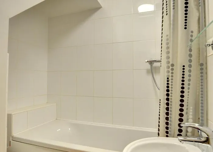 4 Bed In Oc-w125 * Whitby