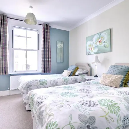 Holiday home 4 Bed In Oc-w125 *